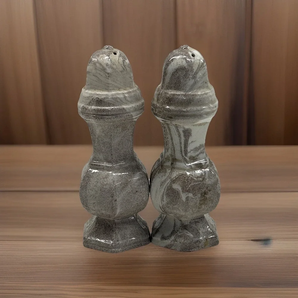 St helens ashware Salt And Pepper Shakers Vintage‎